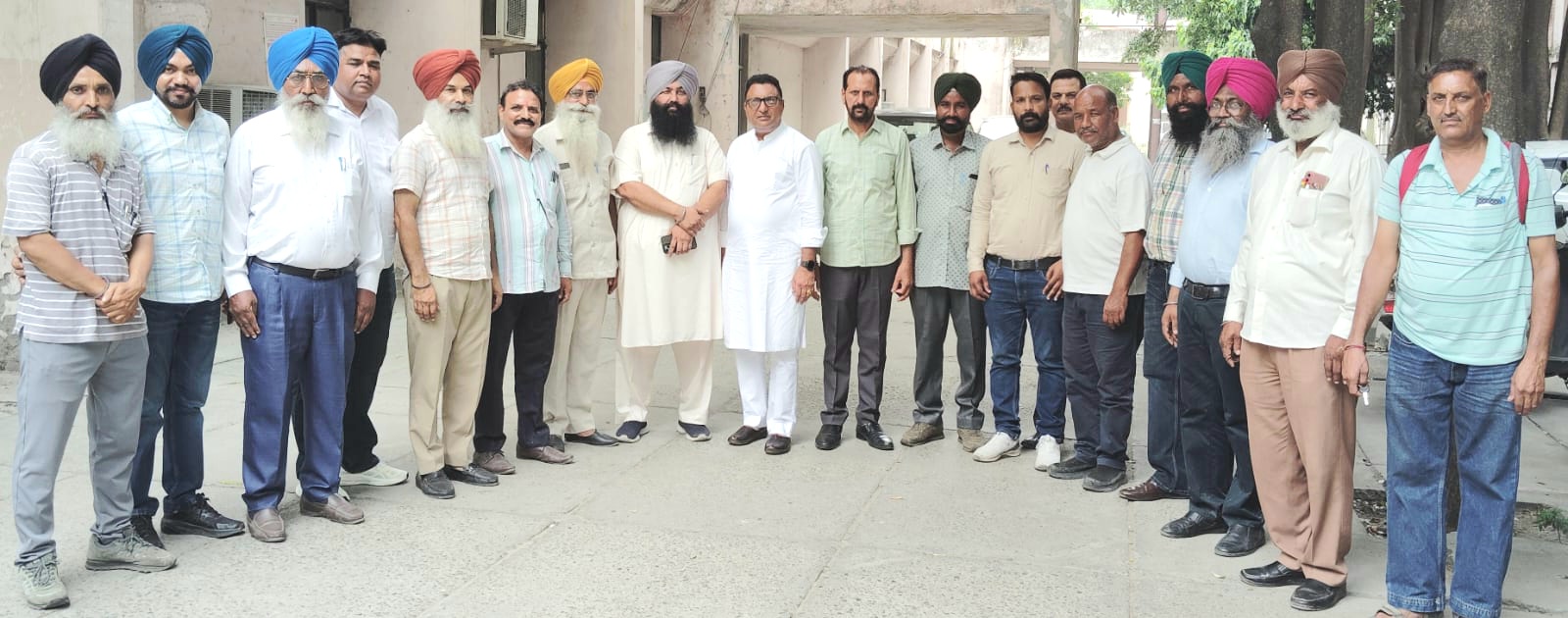 ਪੀ ਐਸ ਈ ਬੀ ਇੰਪਲਾਈਜ ਫੈਡਰੇਸ਼ਨ ਏਟਕ ਦਾ ਵਫਦ ਚੀਫ ਇੰਜੀਨੀਅਰ ਹਾਂਸ ਨੂੰ ਮਿਿਲਆ